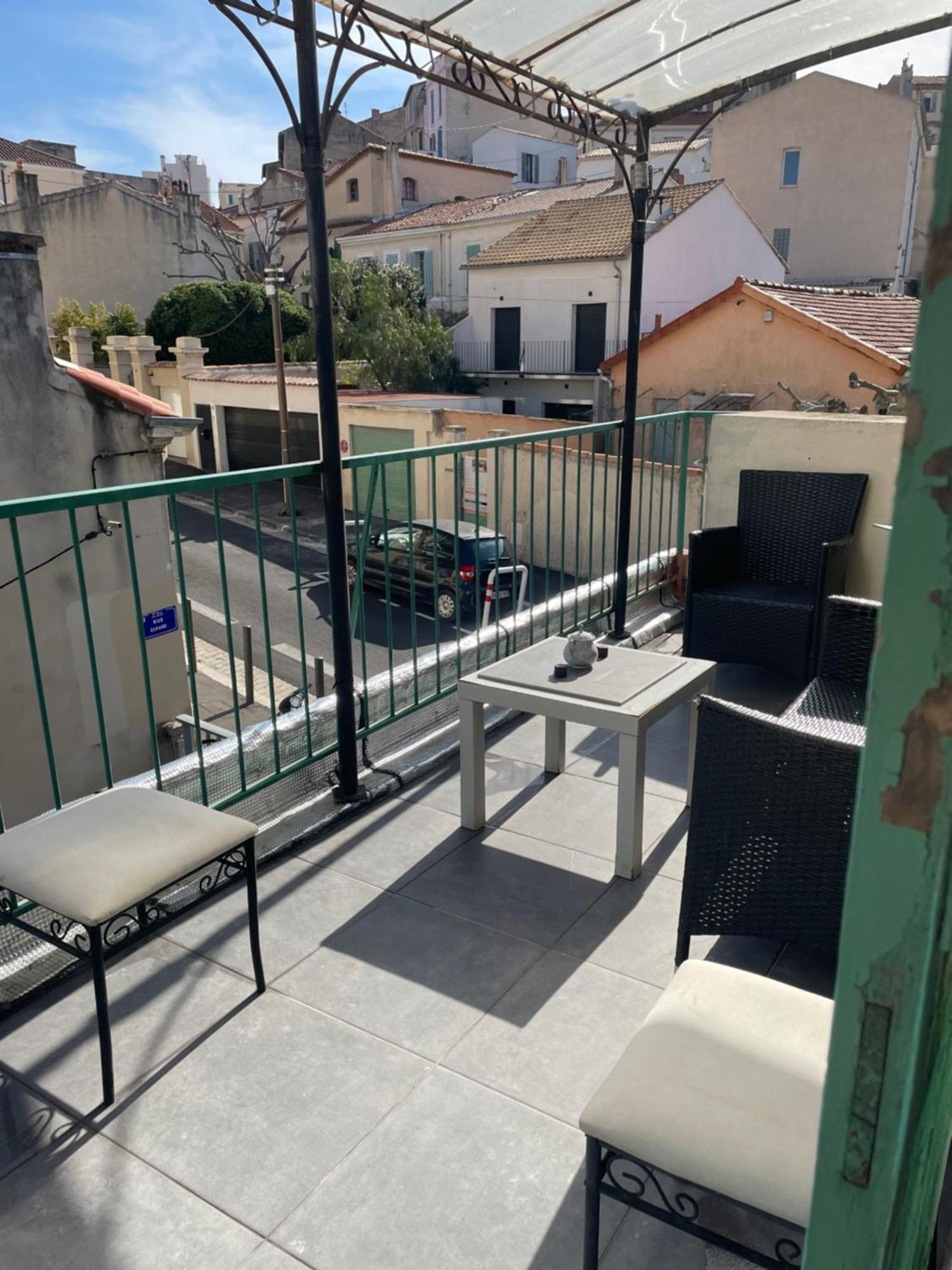 Stud Terras Ville Corniche 2 Pers Stat Gratuit Rue Modif Suivt Possib Et Accord Exclusif Marseille Exterior photo